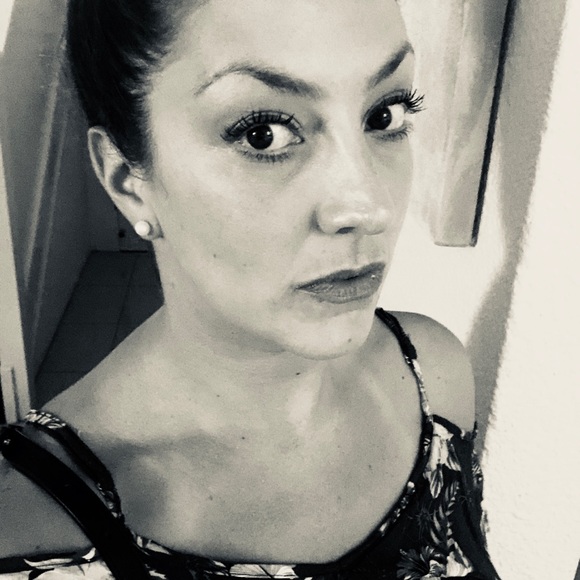 Meet your Posher, Danielle - Picture 1 of 1